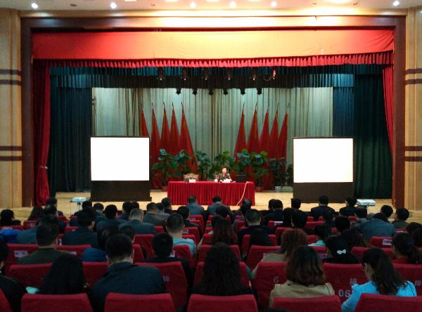 州党委常委、纪委书记石彦玲为党员干部进行新形势下的廉政党课辅导