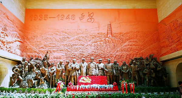 “向着新的奋斗目标，出发！” 记习近平总书记带领中共中央政治局常委瞻仰延安革命纪念地